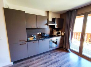 Réfrigérateur, micro-ondes, four, lave-vaisselle