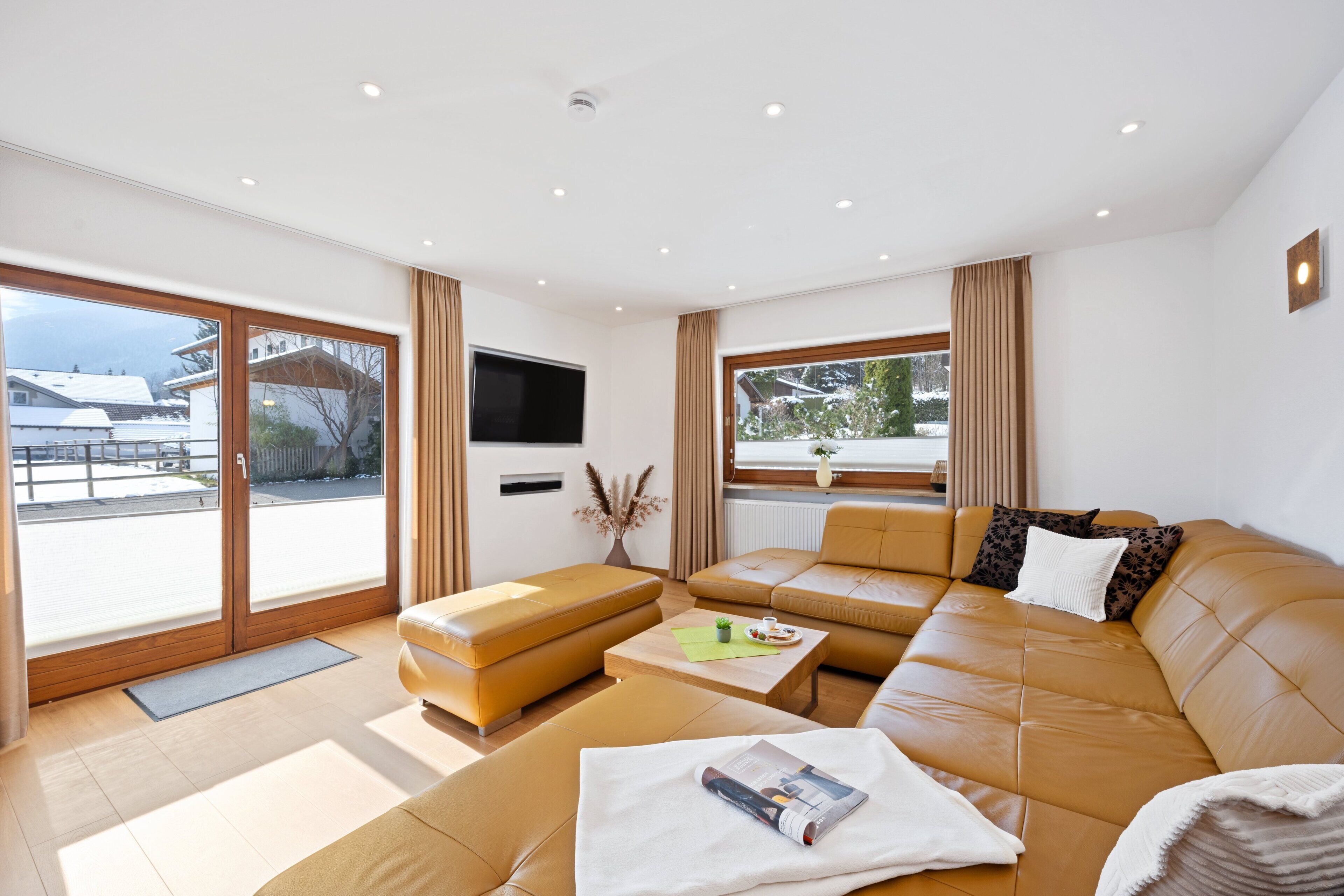 Smart-TV, Kamin, Bücher
