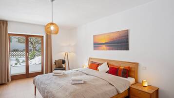 2 Schlafzimmer, Schreibtisch, Reisekinderbett, kostenloses WLAN