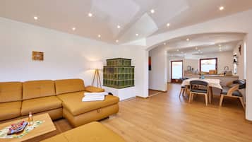 Una Smart TV, una chimenea