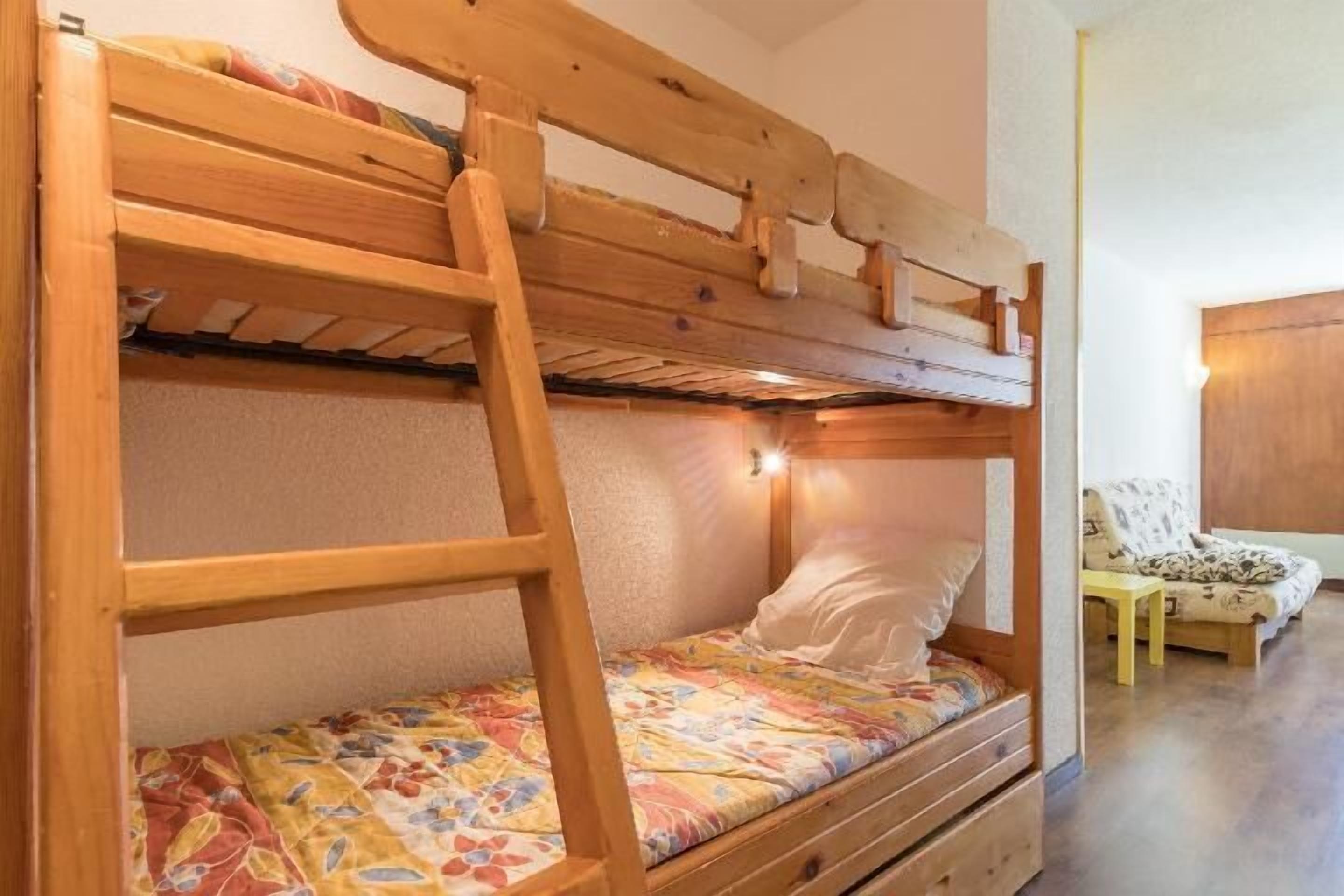 Pied des pistes de ski, vue montagne, balcon, parking, télévision, 28m², Montgenèvre