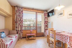 Living area - 1st floor, view mountain, balcony, parking, tv, ski locker, 20m², Montgenèvre (Montgenèvre)