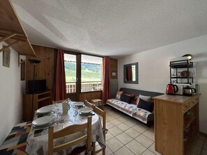 Interior - 50m from ski slopes, 1st floor, view ski slopes, balcony, tv, 45m², Montgenèvre (Montgenèvre)