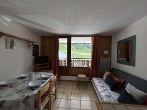 Living area - 50m from resort center, 1st floor, view ski slopes, balcony, tv, 45m², Montgenèvre (Montgenèvre)