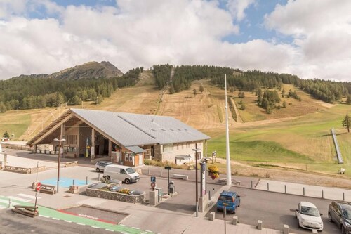 100m from resort center, 1st floor, view ski slopes, balcony, tv, ski locker, 36m², Montgenèvre