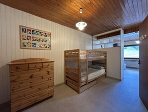 WiFi - 50m from ski slopes, 1st floor, view ski slopes, balcony, tv, ski locker, 36m², Montgenèvre (Montgenèvre)