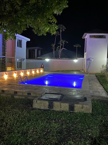 3 bedroom house with private swimming pool and movie theatre