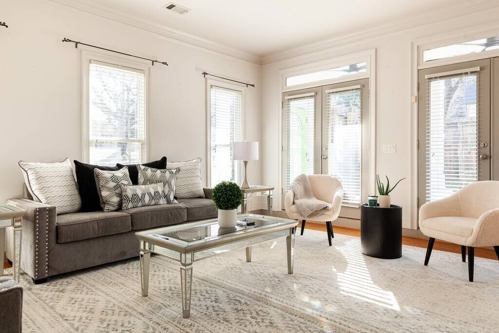 InstaWorthy Retreat, Sleeps 15 😍 Magical Theater + Hot Tub