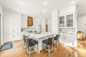 Fridge, microwave, oven, stovetop - Luxury Coastal; Holiday Decorated; Heated Pool (Gulf Shores)