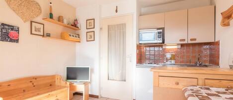 Réfrigérateur, micro-ondes, four, lave-vaisselle