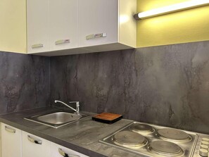 Fridge, microwave, oven, coffee/tea maker - 50m from ski slopes, 1st floor, view ski slopes, balcony, tv, 40m², Montgenèvre (Montgenèvre)