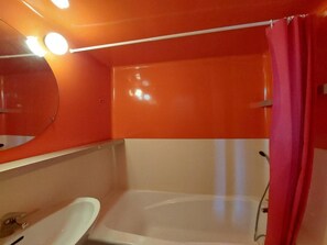 Bathtub