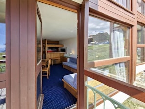 Interior - Ski-in/ski-out & foot of the slopes, Ground floor, view resort, tv, 35m², Les Arcs (Les Arcs)