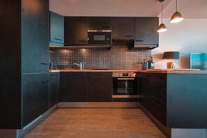 Lavavajillas, cafetera o tetera y tostadora