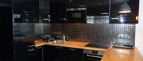 Dishwasher, coffee/tea maker, toaster
