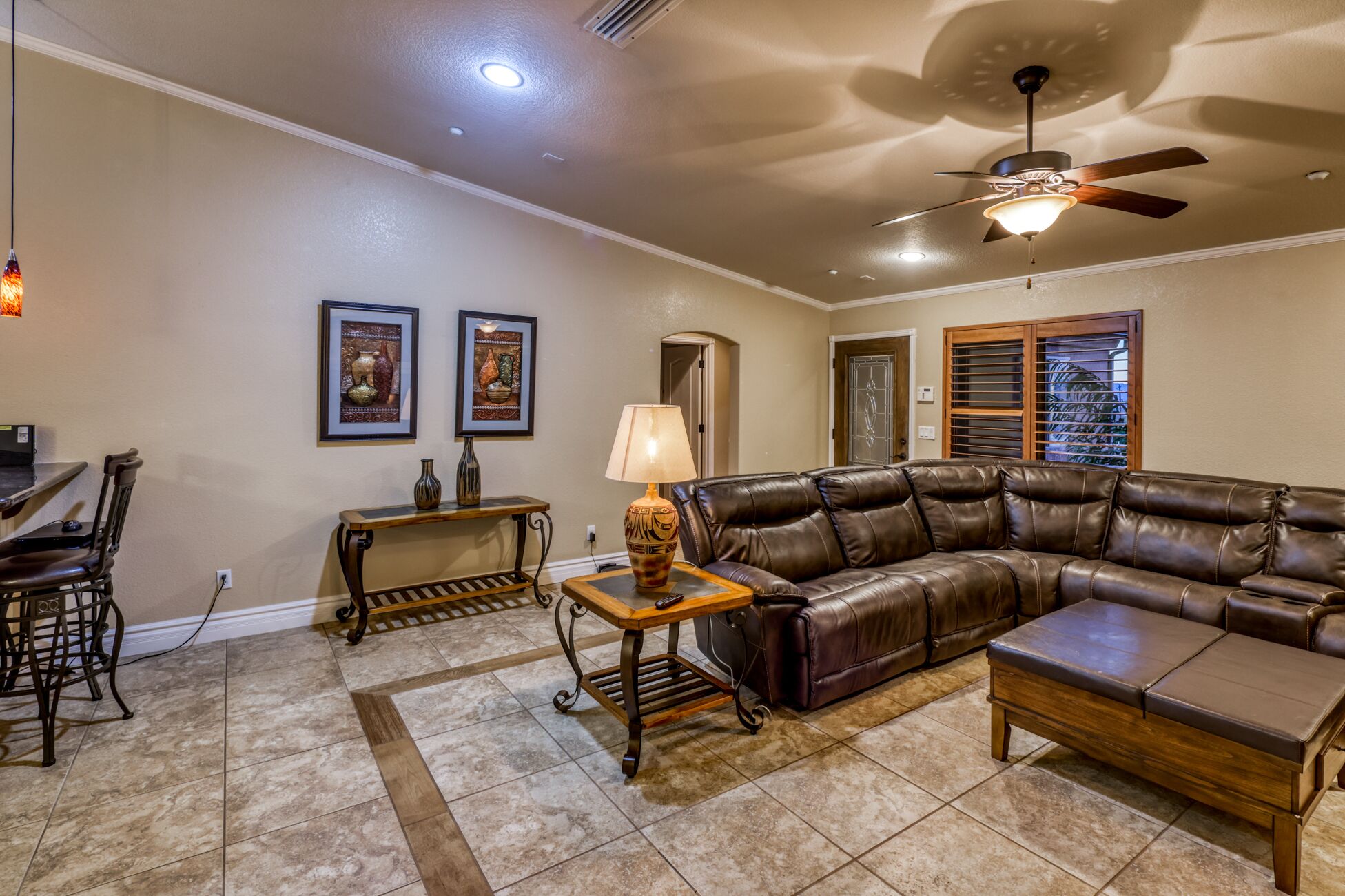   *GORGEOUS LAKE VIEW HOME*3 bed 3 bath*pool hot tub*,,*PET FRIENDLY 