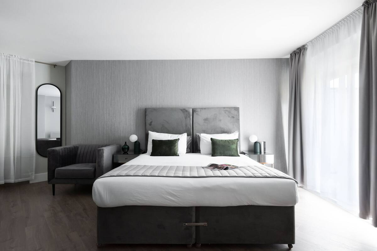 Standard Apartment | Blackout drapes, soundproofing, iron/ironing board, free WiFi