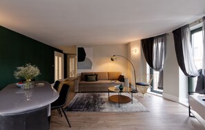 Family Apartment | Dining