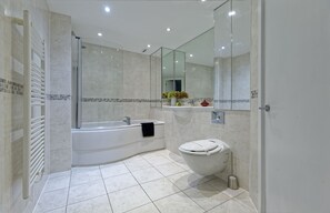 Family Apartment | Bathroom - The Residen (London)