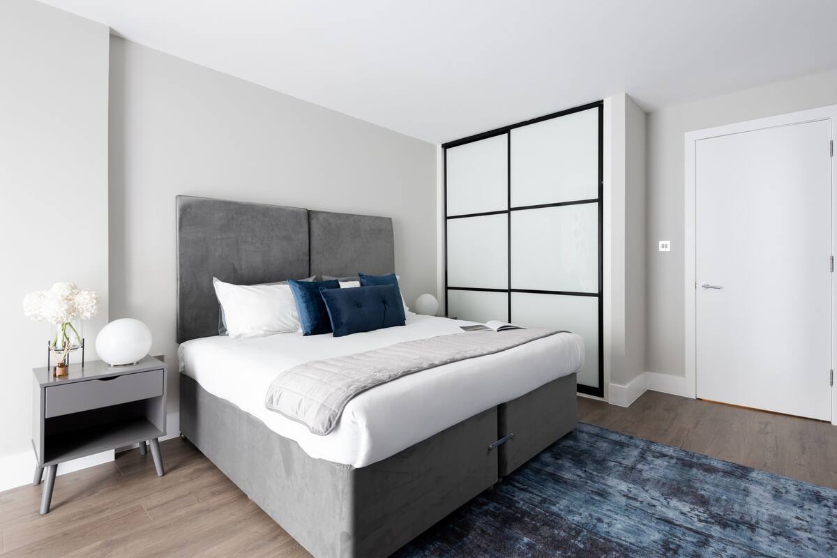 Premium Apartment | Blackout drapes, soundproofing, iron/ironing board, free WiFi