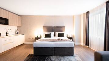 Superior Apartment | Blackout drapes, soundproofing, iron/ironing board, free WiFi