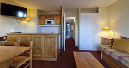 100m from ski slopes, 4th floor, view valley, balcony, tv, ski locker, 40m², Les Arcs