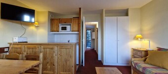 100m from ski slopes, 4th floor, view valley, balcony, tv, ski locker, 40m², Les Arcs