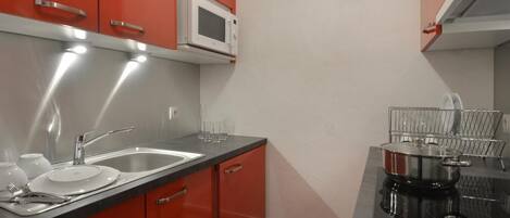 Kühlschrank, Mikrowelle, Geschirrspüler