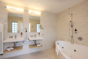 Superior Suite, Terrace | Bathroom | Free toiletries, hair dryer, towels, soap - Hotel Amarilis (Prague)