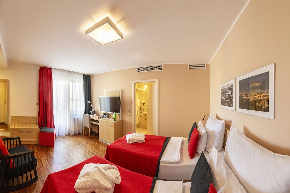 Superior Room, Balcony | 1 bedroom, hypo-allergenic bedding, minibar, in-room safe