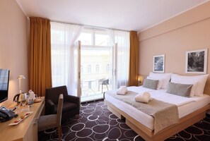 Superior Room, Balcony | Hypo-allergenic bedding, minibar, in-room safe, desk