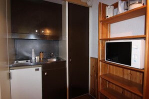 Fridge, microwave