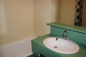 Bathtub