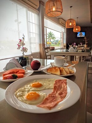 매일 현지식 무료 아침 식사 포함