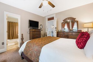 1 bedroom, iron/ironing board, Internet, bed sheets - Historic Branson Hotel ~ Downtown ~ Notebook Room (Branson)