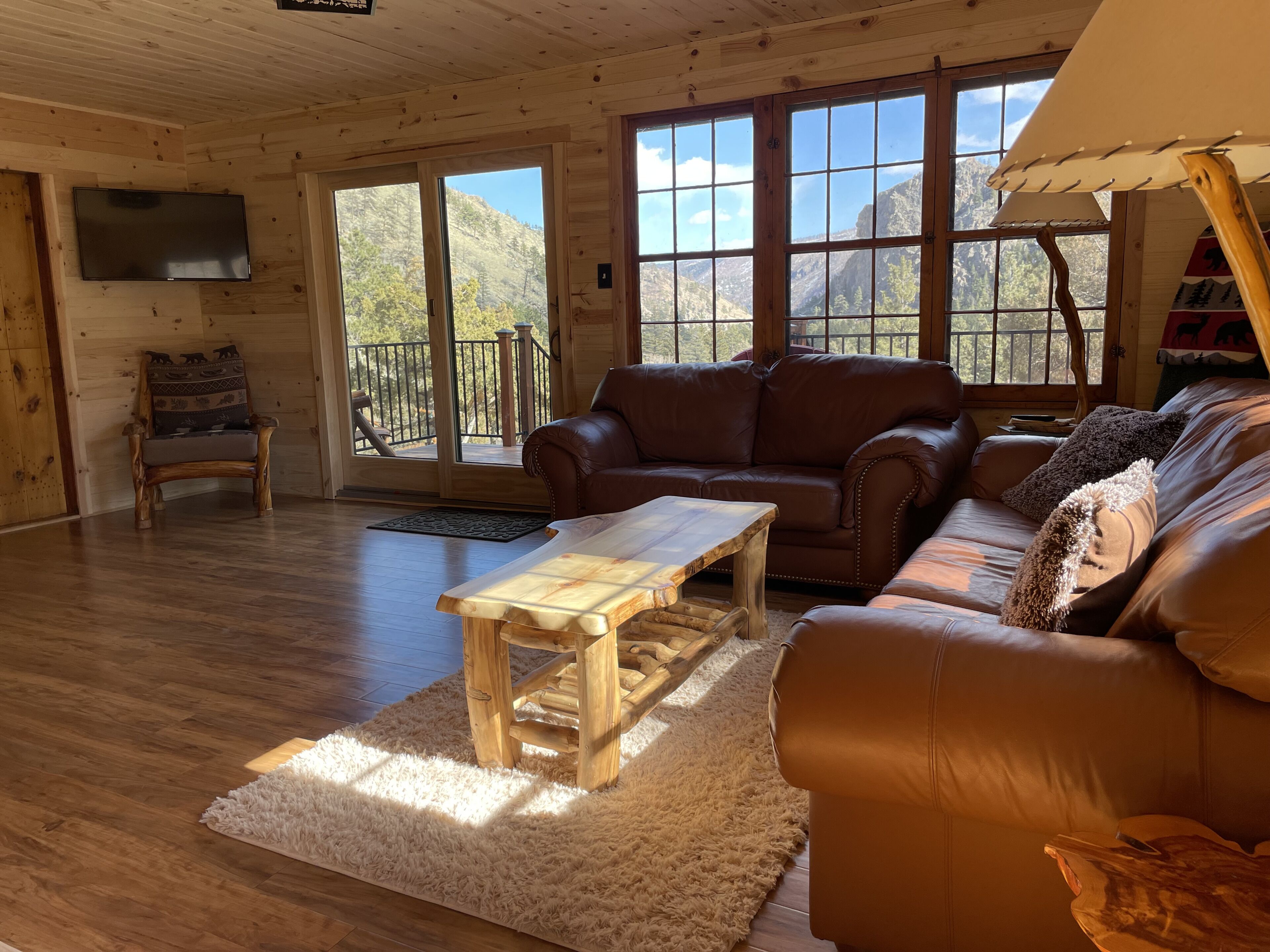Pure Serenity - Rustic & Charming Fishing Cabin with Grand Views of Canyon