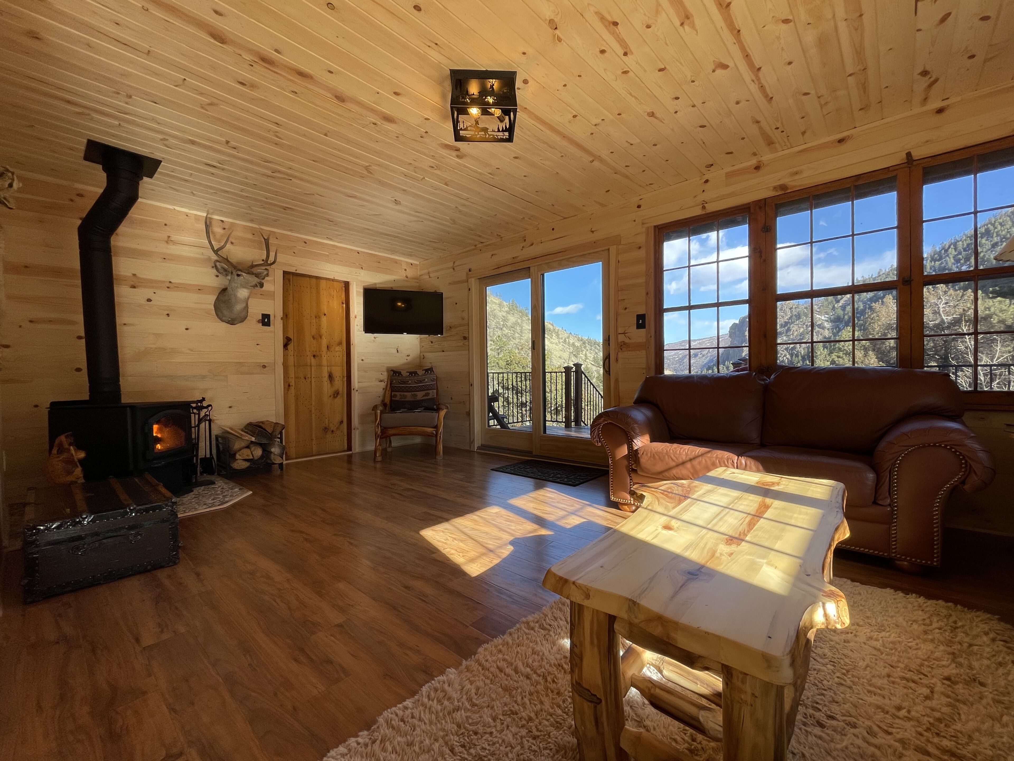 Pure Serenity - Rustic & Charming Fishing Cabin with Grand Views of Canyon