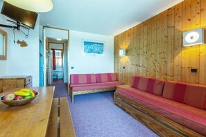 Living area - 10m from shops, 2nd floor, view mountain, balcony, tv, 27m², Méribel-Mottaret (Méribel - Les Allues)