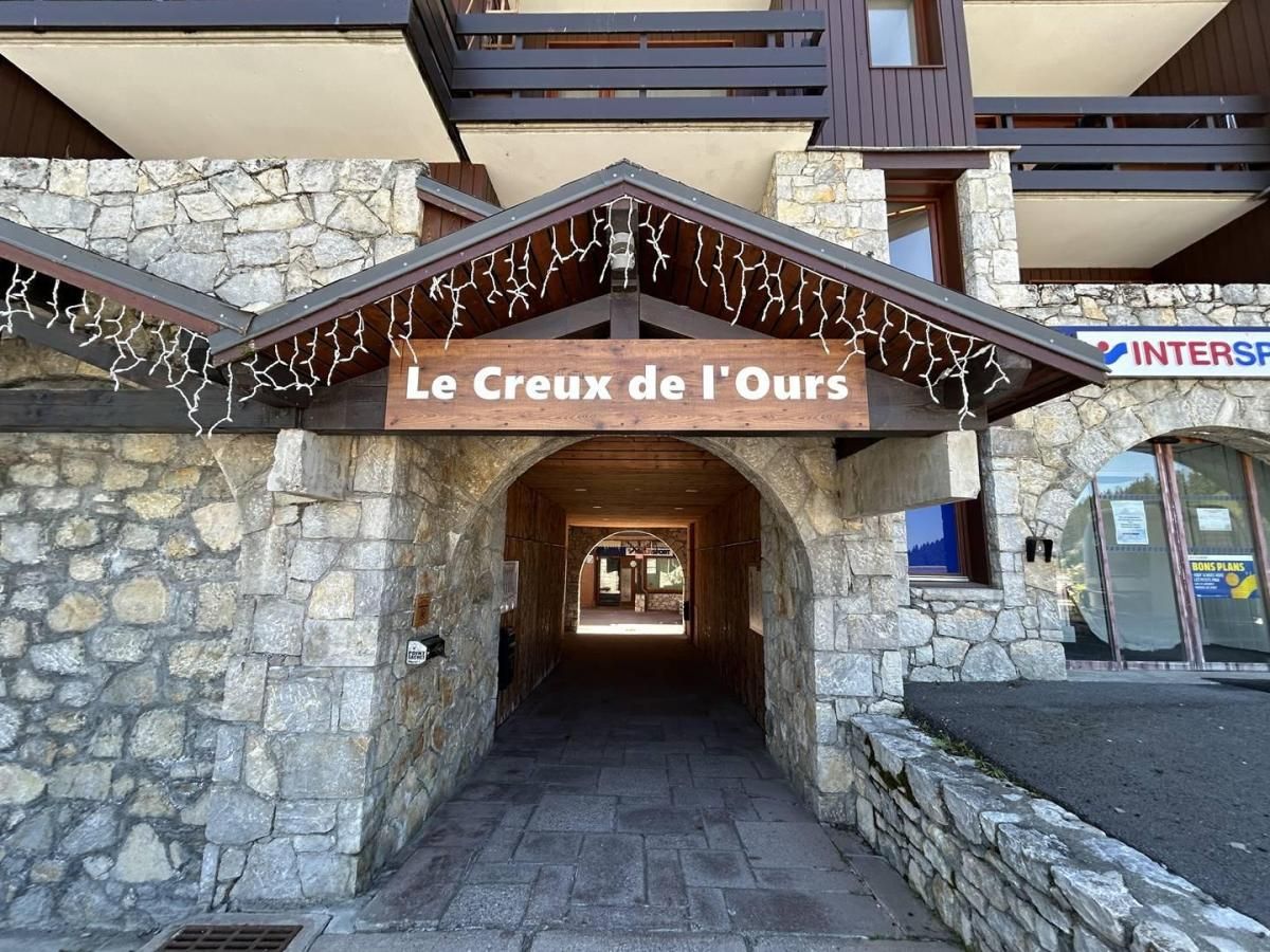 A stone building entrance with a sign reading "Le Creux de l'Ours".