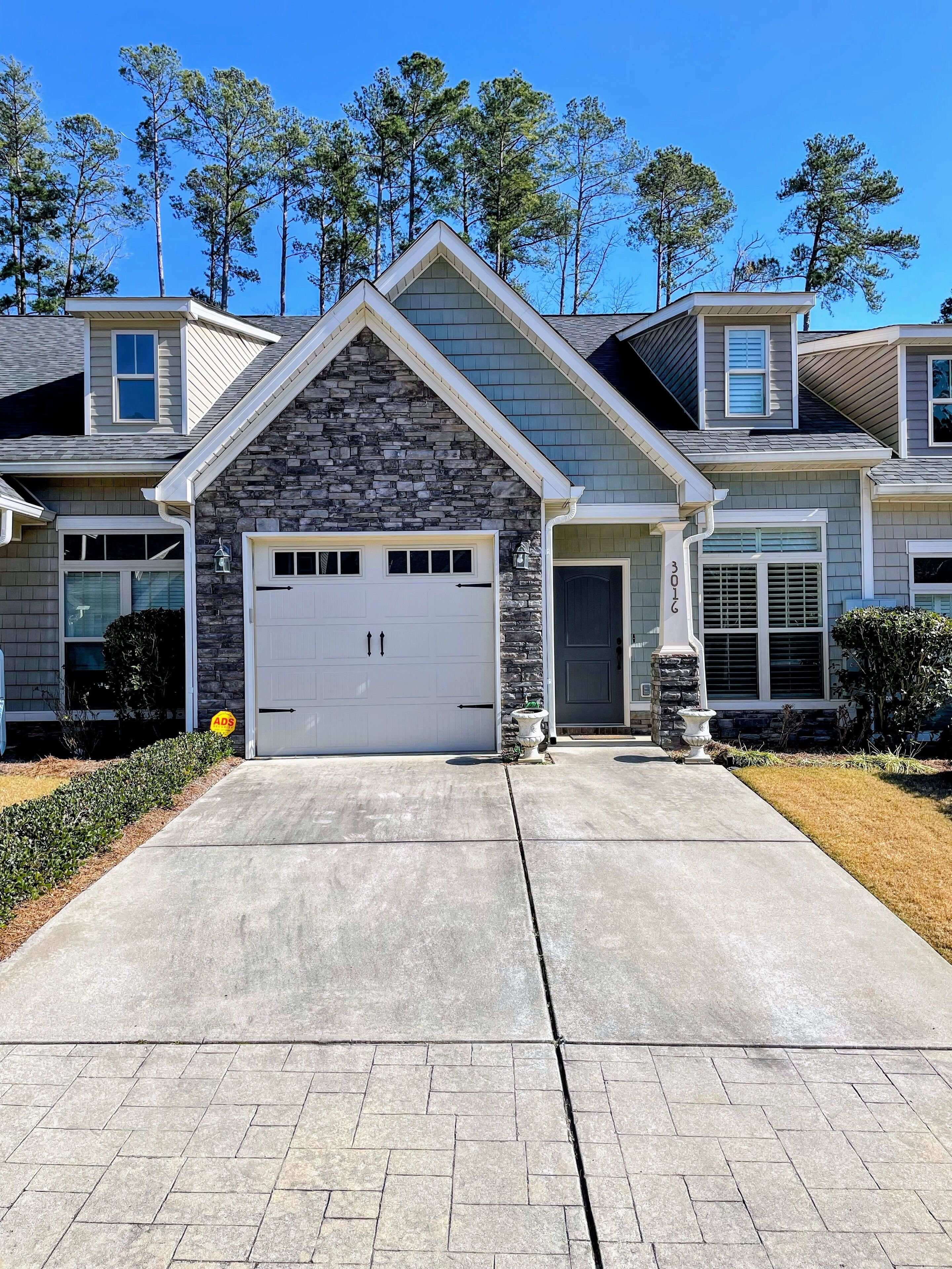 Well appointed townhome just 1.5 miles from the Augusta National