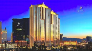 Exterior - Amalz # 3, MGM Signature 2 Bedroom Balcony Suites ! (Las Vegas)