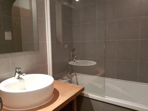 Bathtub