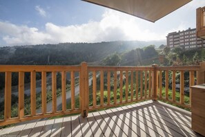Property grounds - 2nd floor, view mountain, swimming pool, balcony, tv, ski locker, 55m², Les Arcs (Bourg-Saint-Maurice)