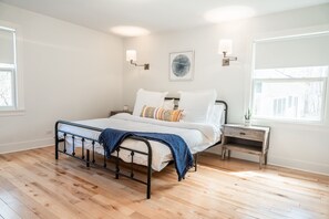 4 bedrooms, travel crib, WiFi, bed sheets