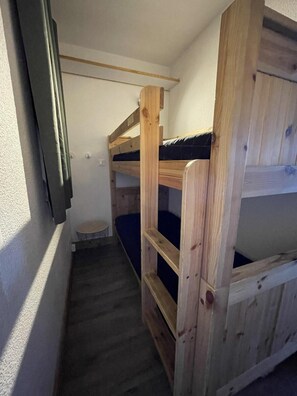 1 bedroom, WiFi - 100m from resort center, 4th floor, view ski slopes/ski slopes, balcony, tv, 23m², La Plagne (La Plagne)