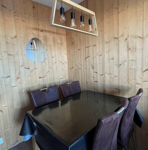 Dining - 100m from resort center, 4th floor, view ski slopes/ski slopes, balcony, tv, 23m², La Plagne (La Plagne)