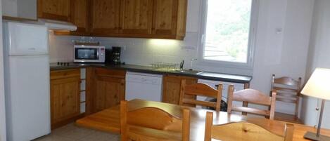 Køleskab, mikrobølgeovn, opvaskemaskine, fryser