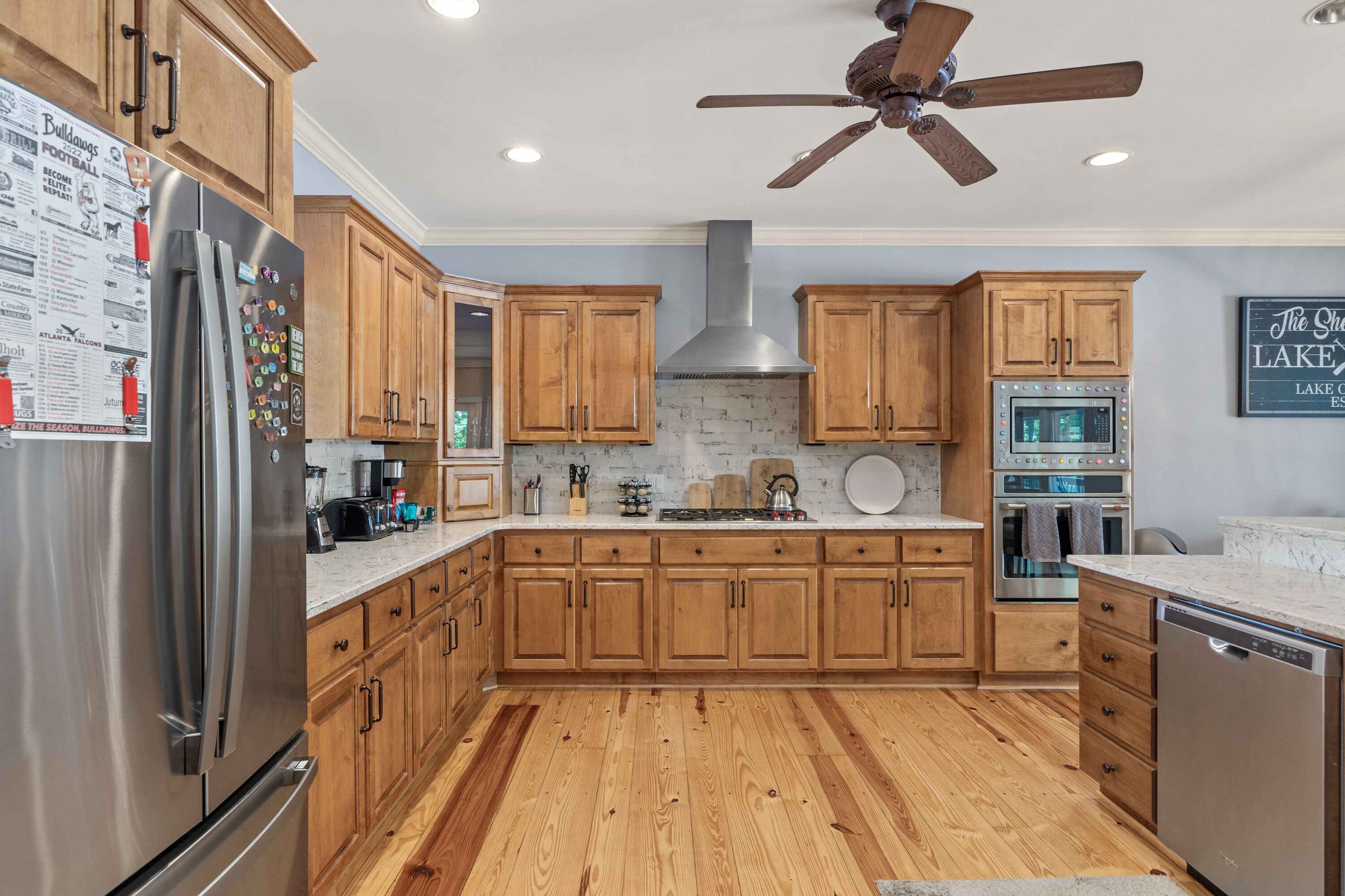 LAKEFRONT HOME DIRECTLY ON LAKE OCONEE WITH BOAT RENTAL 