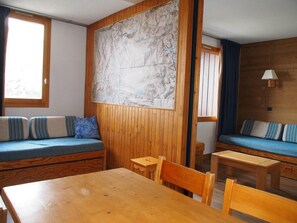 Interior - 50m from ski slopes, 3rd floor, view mountain, balcony, parking, tv, 27m², Méribel-Mottaret (Méribel - Les Allues)