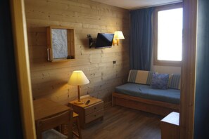 Interior - 50m from ski slopes, 3rd floor, view mountain, balcony, parking, tv, 27m², Méribel-Mottaret (Méribel - Les Allues)